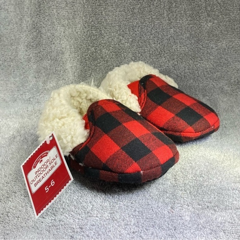 Holiday Time Slippers Plaid Size 5-6 unisex
